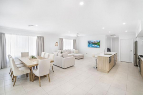 4 Yeri Drive - Rainbow Shores. Wifi. Ducted Aircon. Walk to beach
